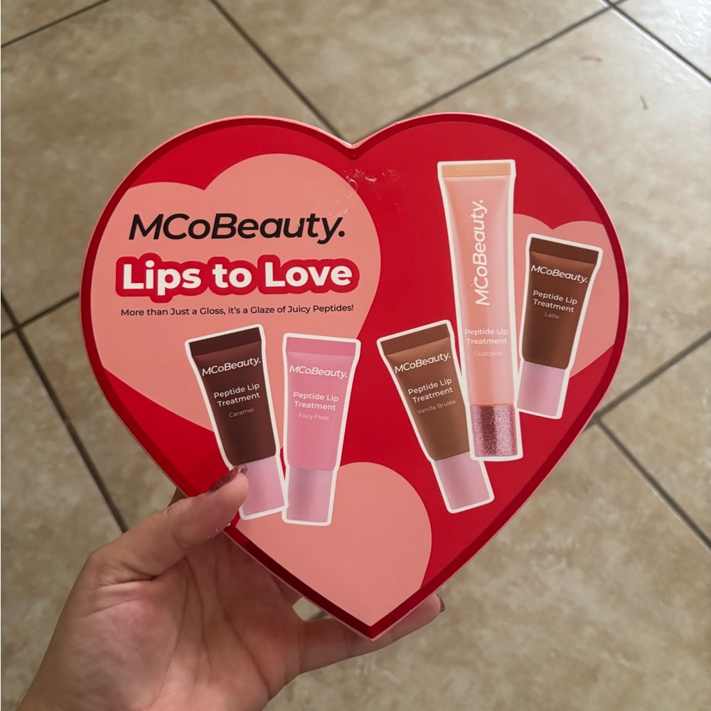 MCoBeauty Lips to Love Heart Shape Box 5pc Lip Gloss Set LIMITED EDITION NIB - Picture 1 of 2